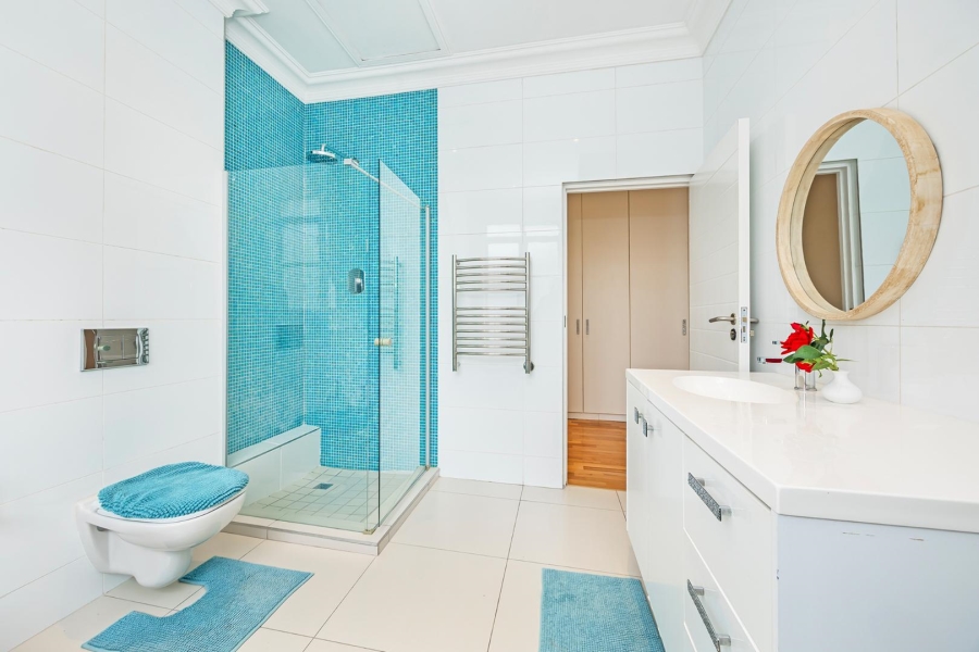 7 Bedroom Property for Sale in Flamingo Vlei Western Cape
